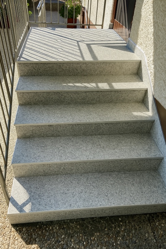 Fugenloser Belag für Treppen & Podeste: Warum das InnoStone-System die beste Wahl ist Fugenloser Belag für Treppen & Podeste: Warum das InnoStone-System die beste Wahl ist